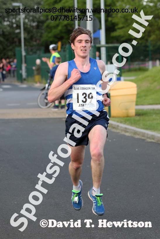 Ross Floyd (Morpeth) 4th in the Clive Cookson 10k. Photo: David T. Hewitson/Sports for All Pics